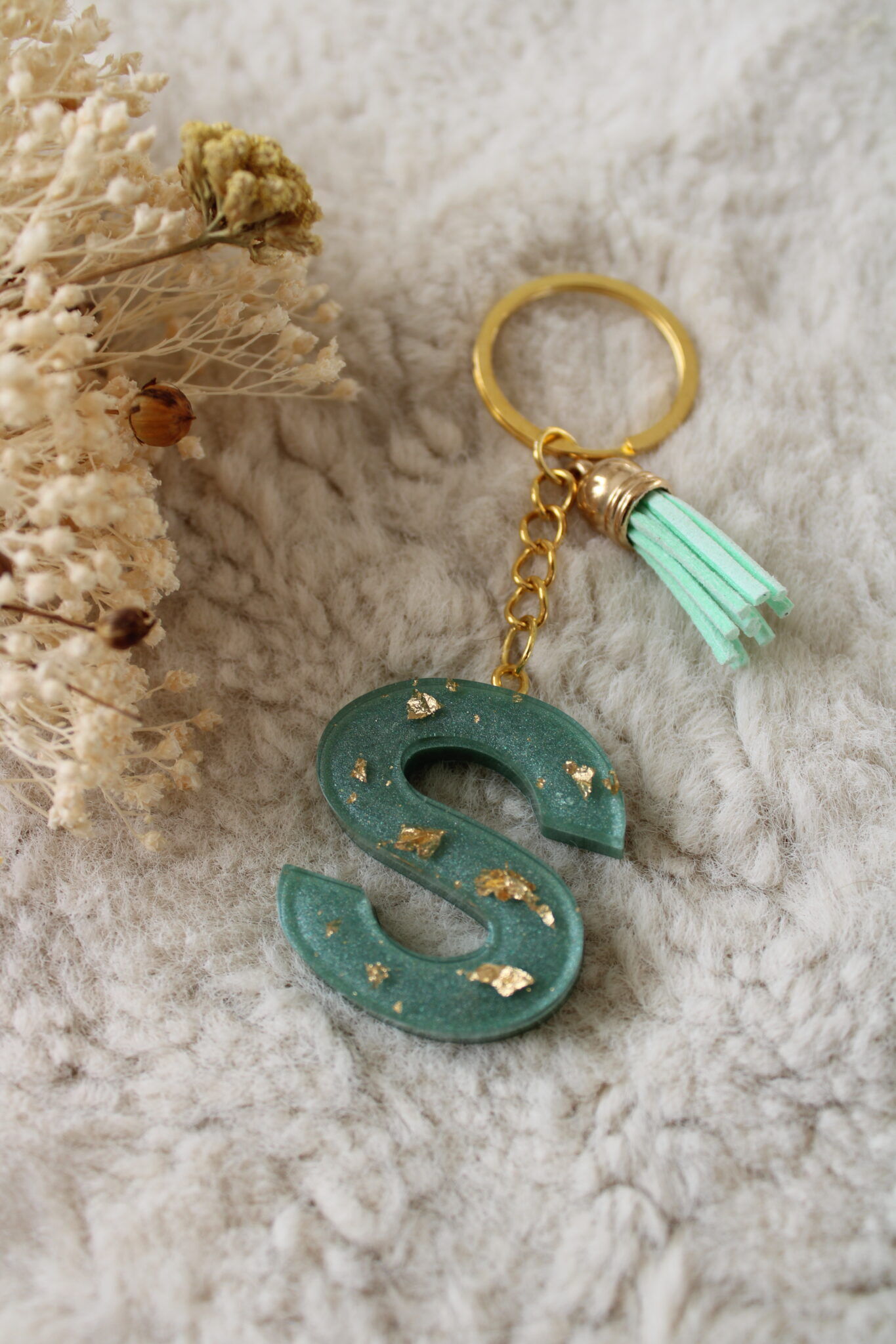 Porte-clé lettre S en résine époxy · Robbin eggs